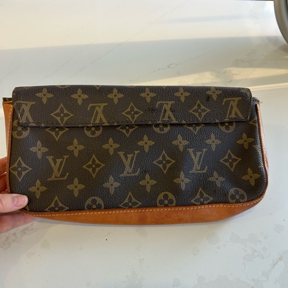 Not authentic. - Picture 5 of 11